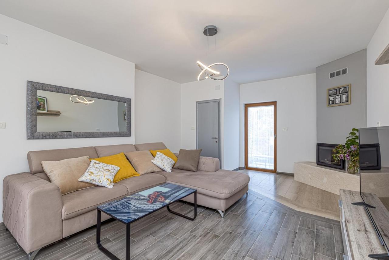 Holiday House Lidia I Rina Pićan Zewnętrze zdjęcie