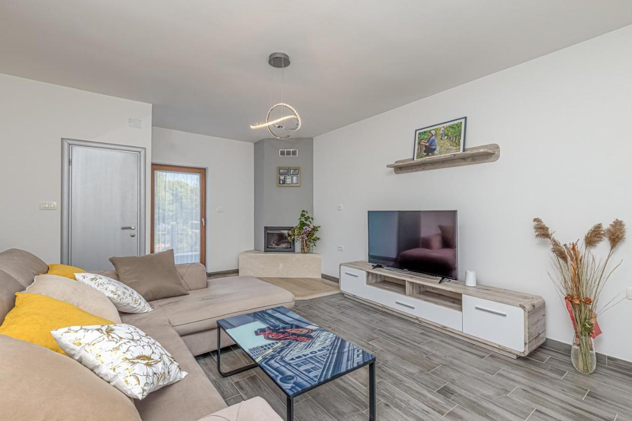 Holiday House Lidia I Rina Pićan Zewnętrze zdjęcie