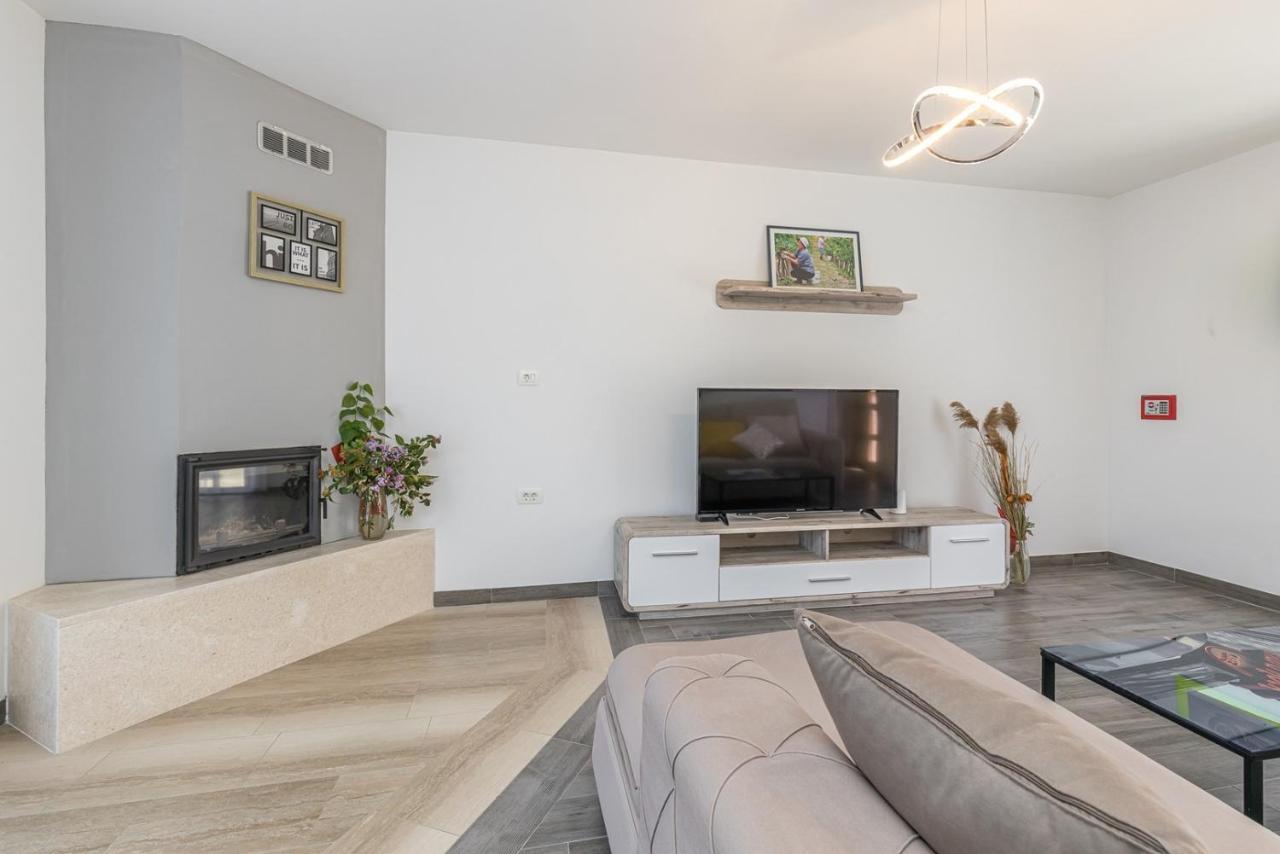 Holiday House Lidia I Rina Pićan Zewnętrze zdjęcie