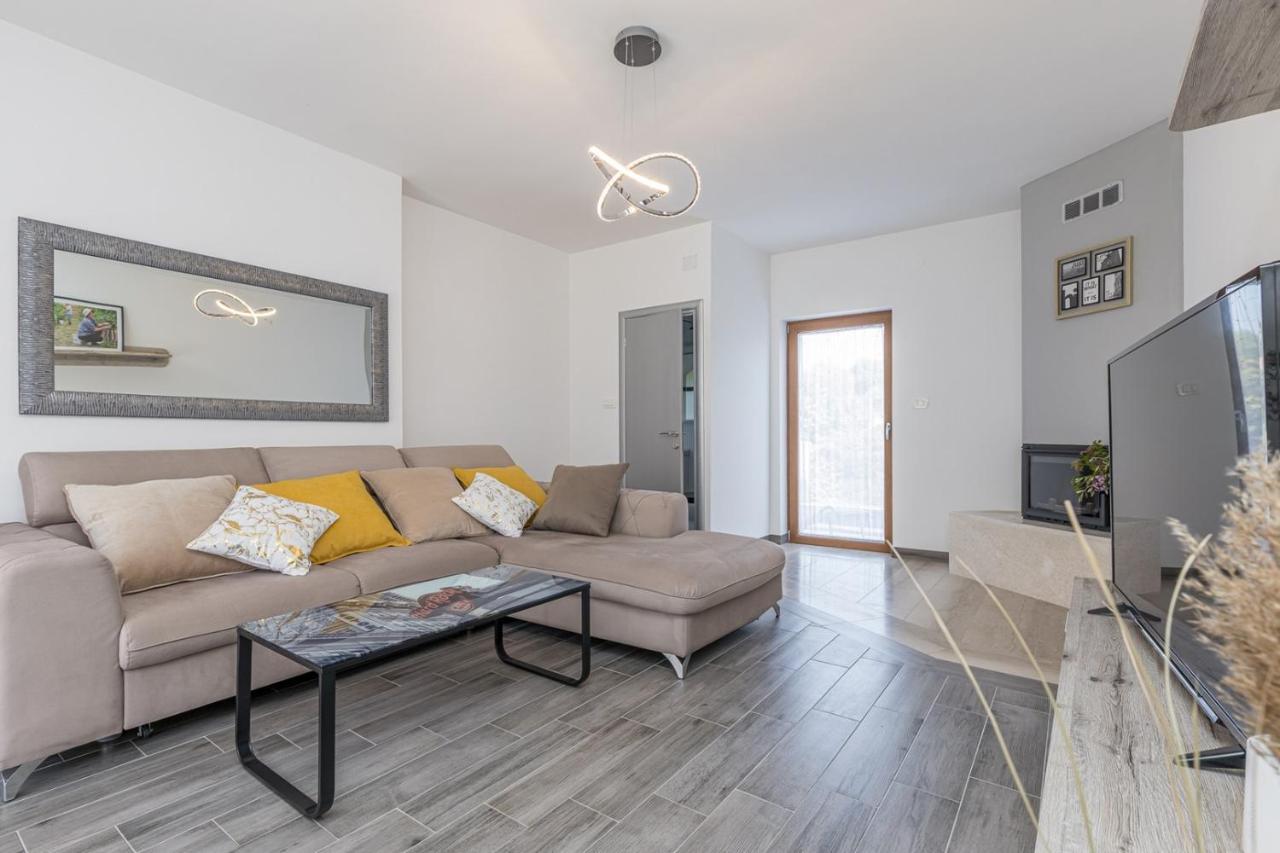 Holiday House Lidia I Rina Pićan Zewnętrze zdjęcie