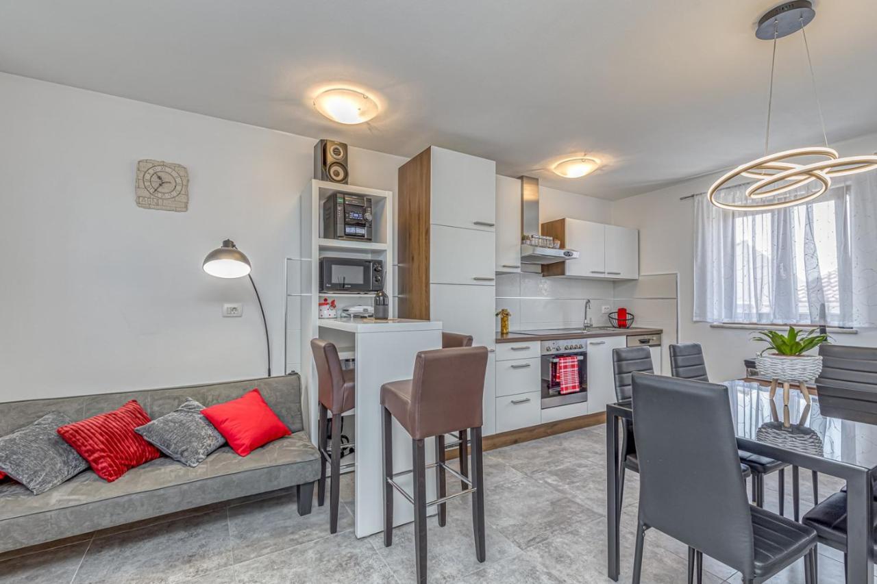 Holiday House Lidia I Rina Pićan Zewnętrze zdjęcie